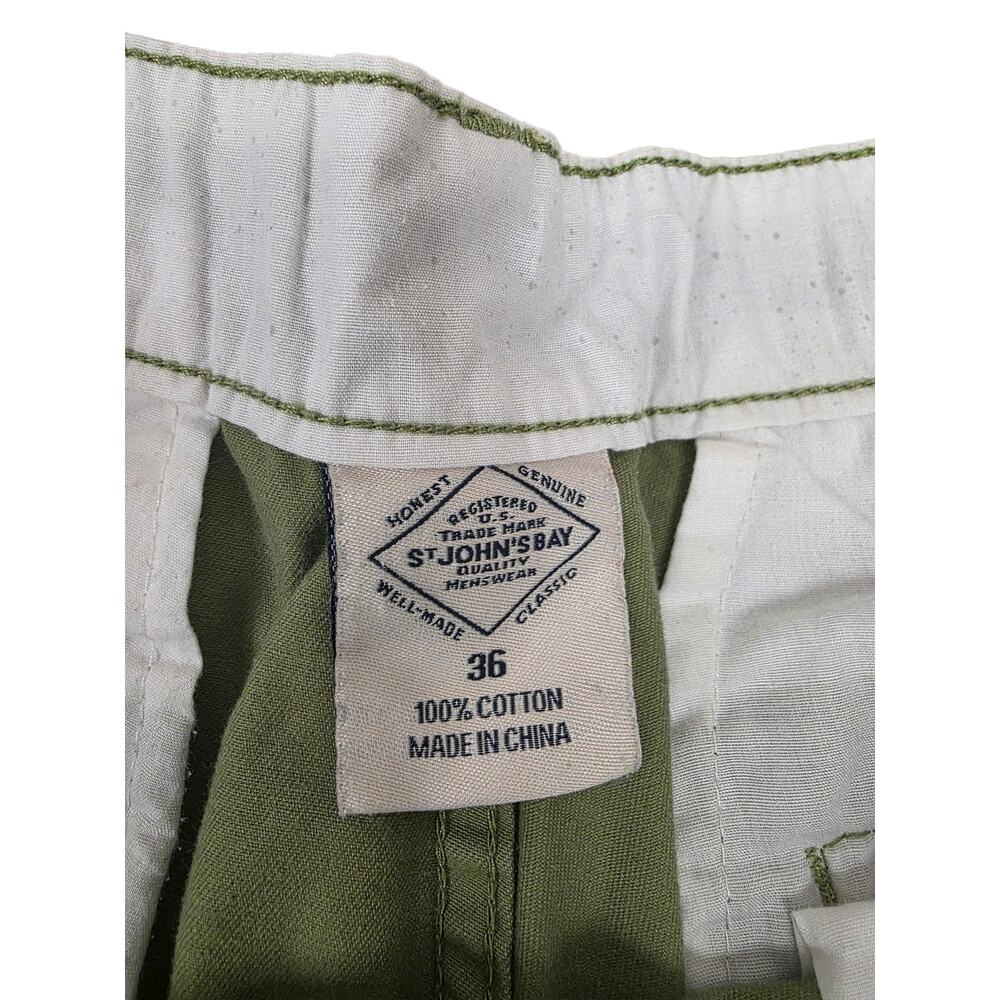 St. John's Bay Men's Green Chino Shorts, Size 36, Pre-Owned. - Picture 2 of 3